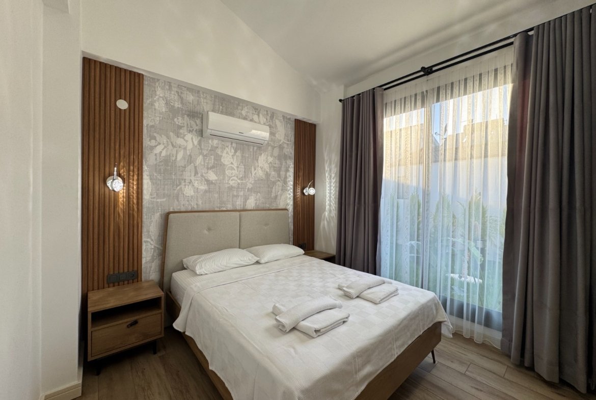 Seydikemer’de Müstakil Bahçeli- Havuzlu Şık Villa