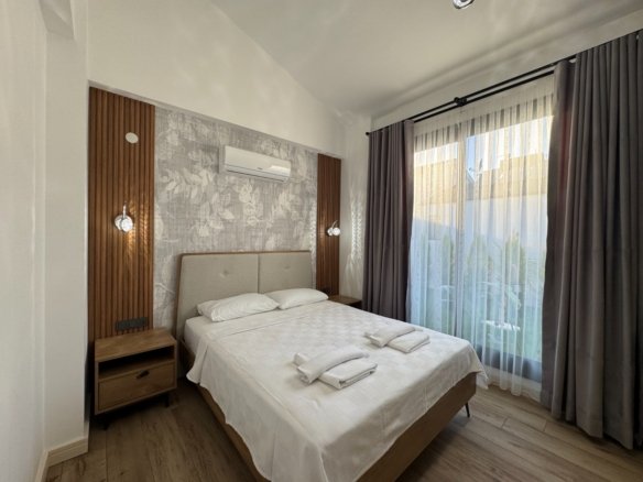 Seydikemer’de Müstakil Bahçeli- Havuzlu Şık Villa
