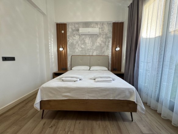 Seydikemer’de Müstakil Bahçeli- Havuzlu Şık Villa