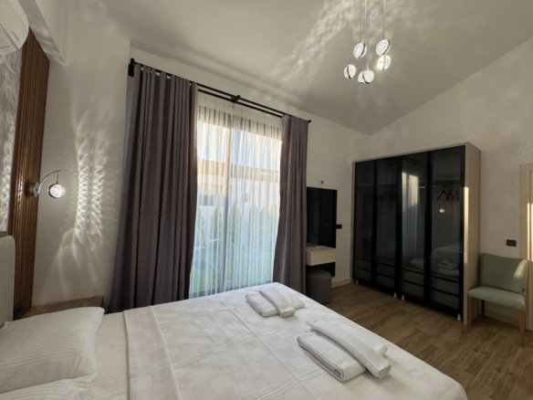 Seydikemer’de Müstakil Bahçeli- Havuzlu Şık Villa