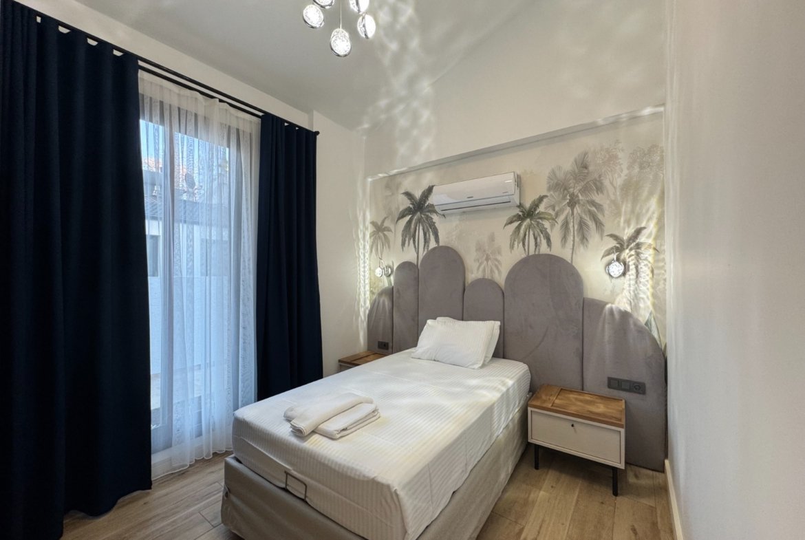 Seydikemer’de Müstakil Bahçeli- Havuzlu Şık Villa