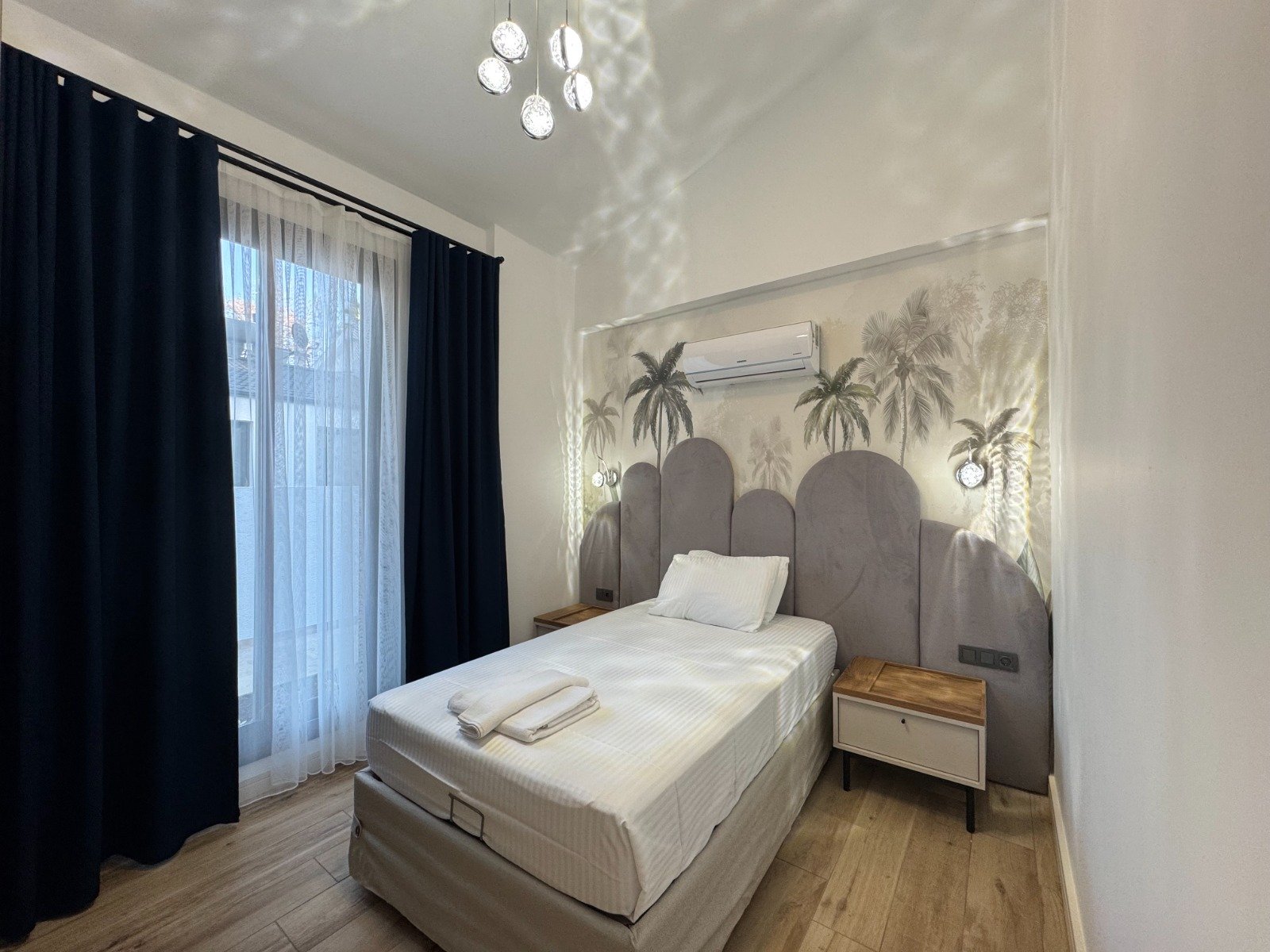 Seydikemer’de Müstakil Bahçeli- Havuzlu Şık Villa