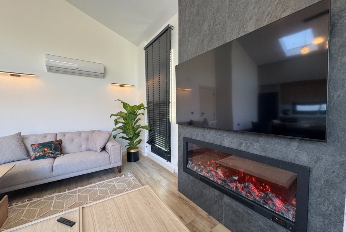 Seydikemer’de Müstakil Bahçeli- Havuzlu Şık Villa
