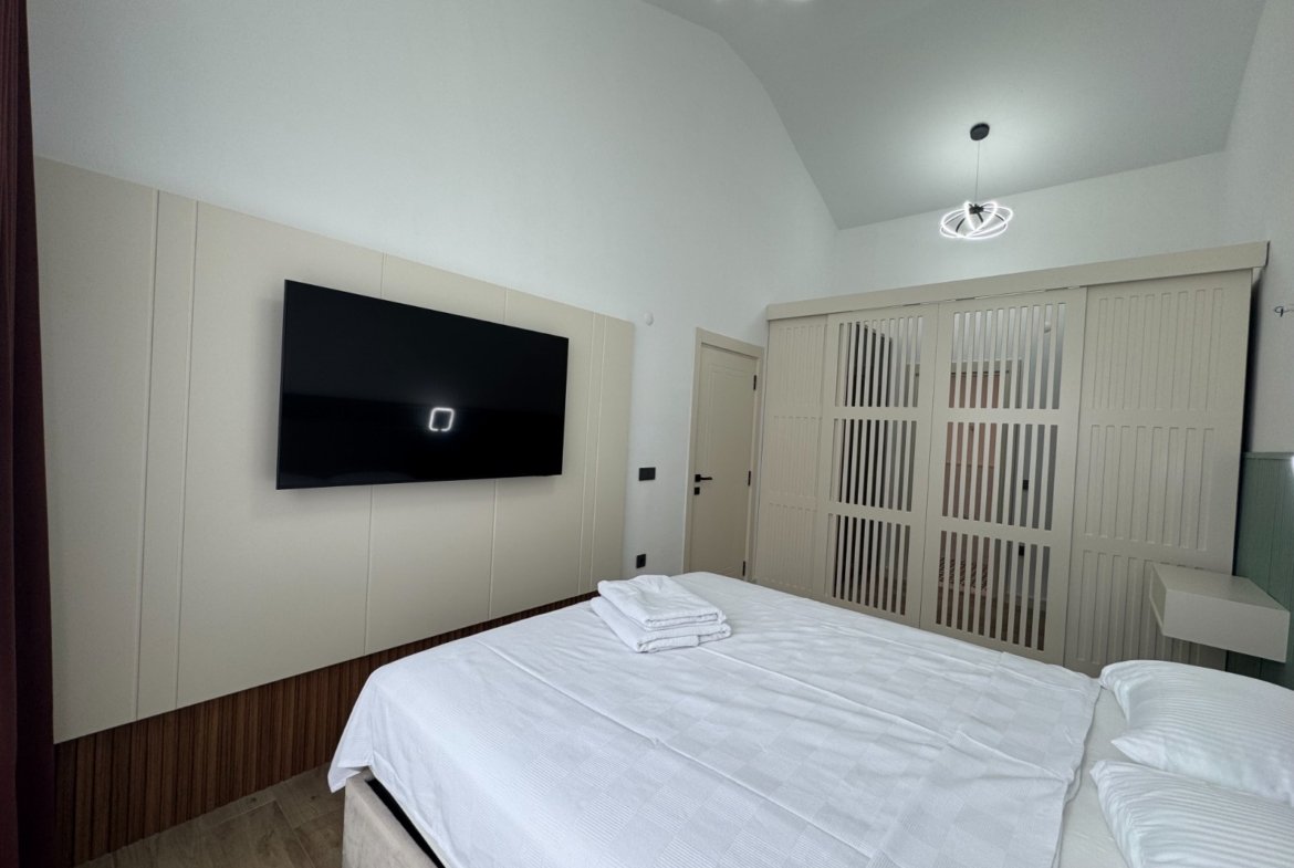 Seydikemer’de Müstakil Bahçeli- Havuzlu Şık Villa