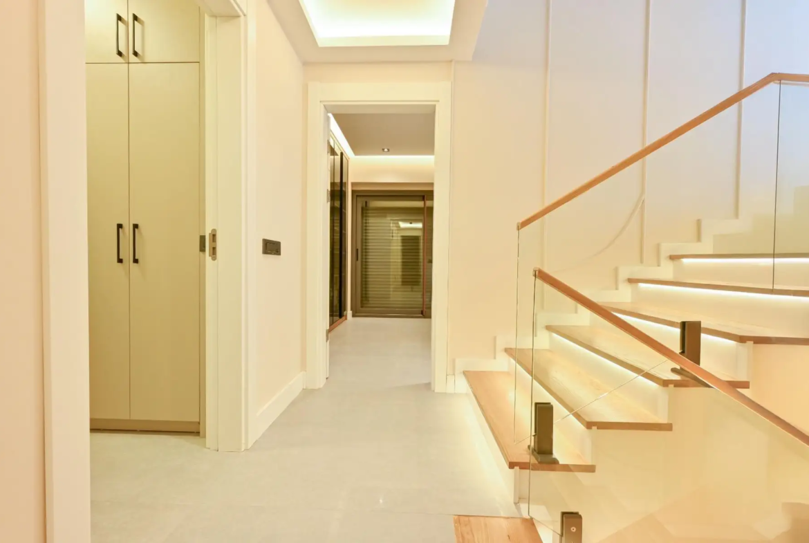 Müstakil Havuzlu ve Yerden Isıtmalı, 5 Yatak Odalı Lüks Müstakil Villa