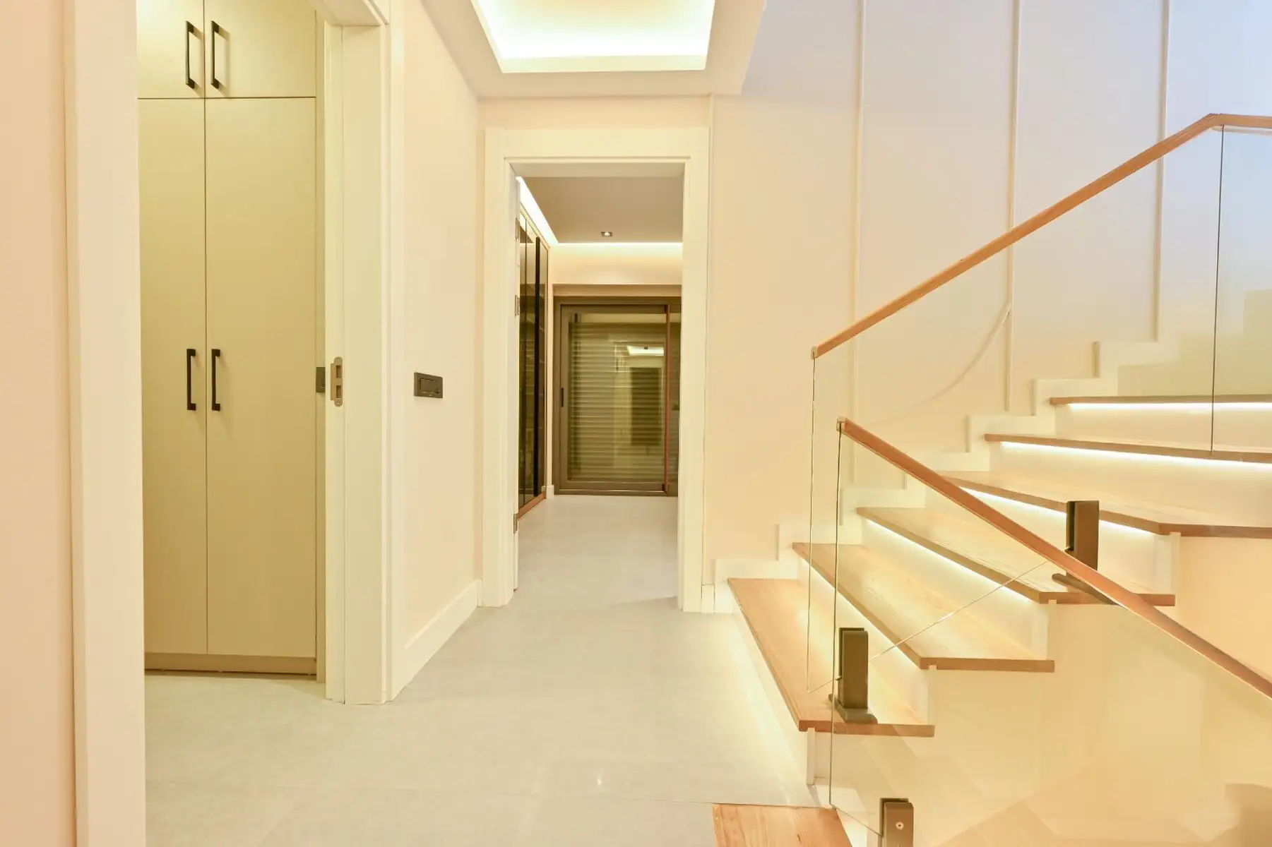 Müstakil Havuzlu ve Yerden Isıtmalı, 5 Yatak Odalı Lüks Müstakil Villa
