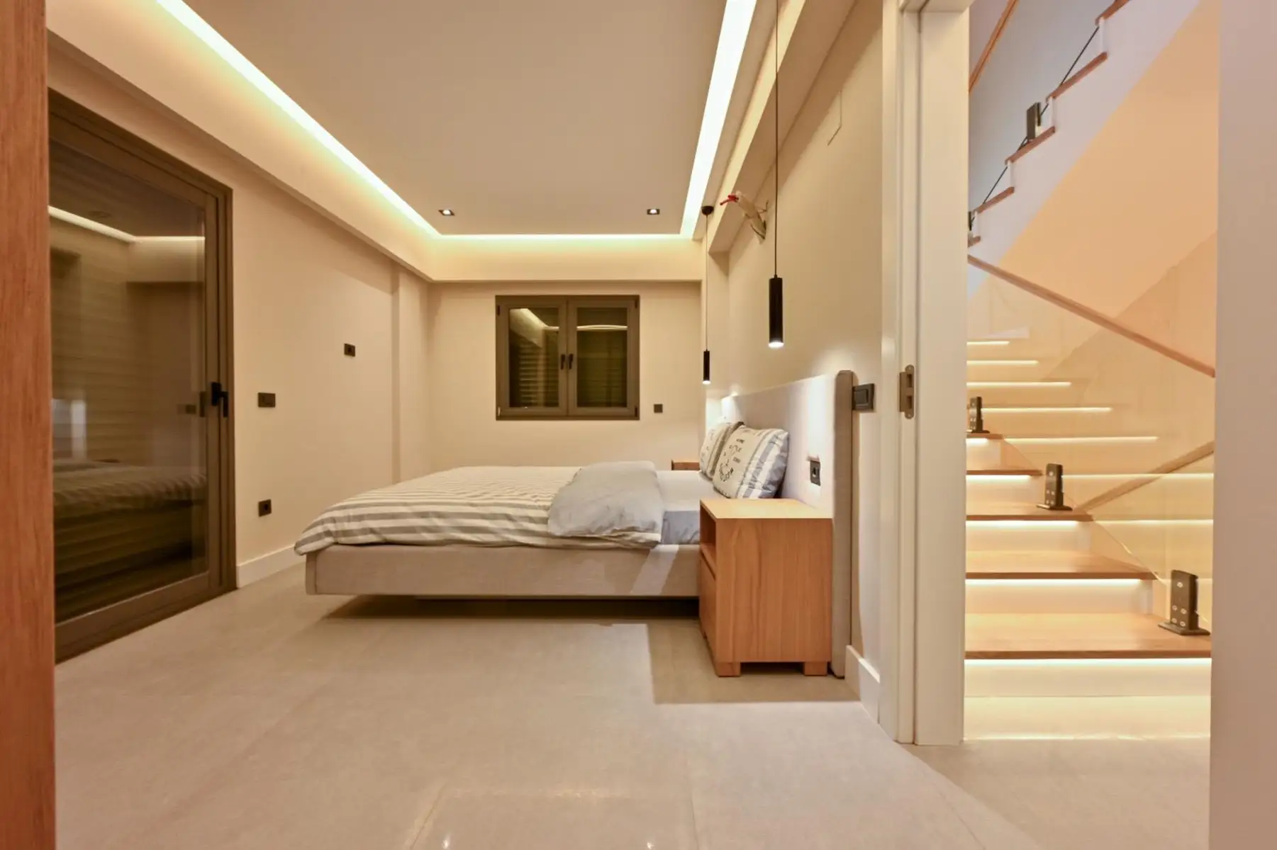 Müstakil Havuzlu ve Yerden Isıtmalı, 5 Yatak Odalı Lüks Müstakil Villa