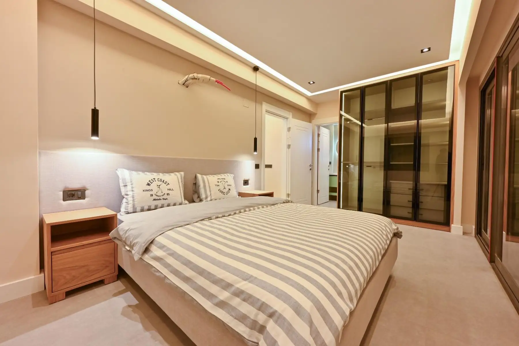 Müstakil Havuzlu ve Yerden Isıtmalı, 5 Yatak Odalı Lüks Müstakil Villa
