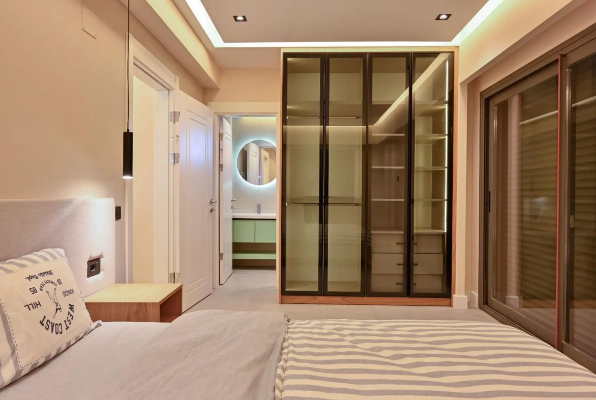 Müstakil Havuzlu ve Yerden Isıtmalı, 5 Yatak Odalı Lüks Müstakil Villa