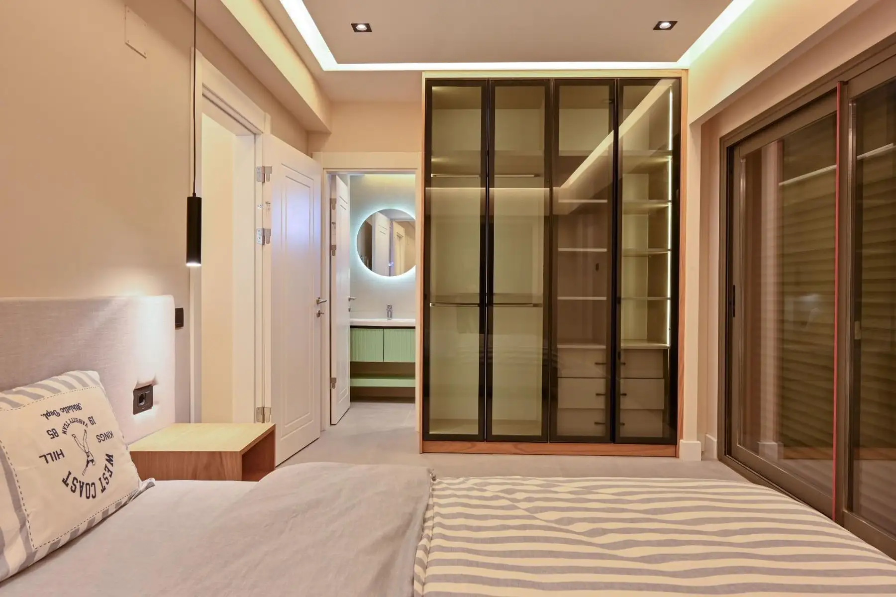 Müstakil Havuzlu ve Yerden Isıtmalı, 5 Yatak Odalı Lüks Müstakil Villa