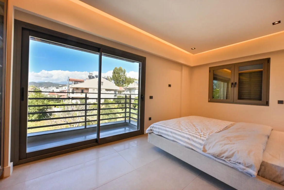 Müstakil Havuzlu ve Yerden Isıtmalı, 5 Yatak Odalı Lüks Müstakil Villa
