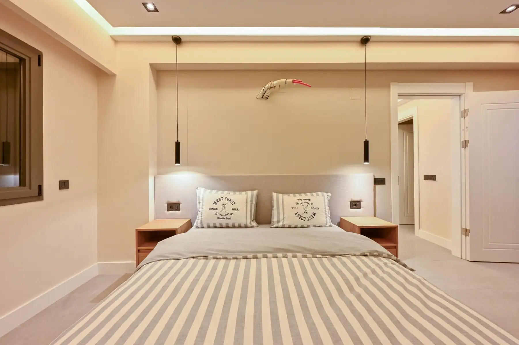 Müstakil Havuzlu ve Yerden Isıtmalı, 5 Yatak Odalı Lüks Müstakil Villa