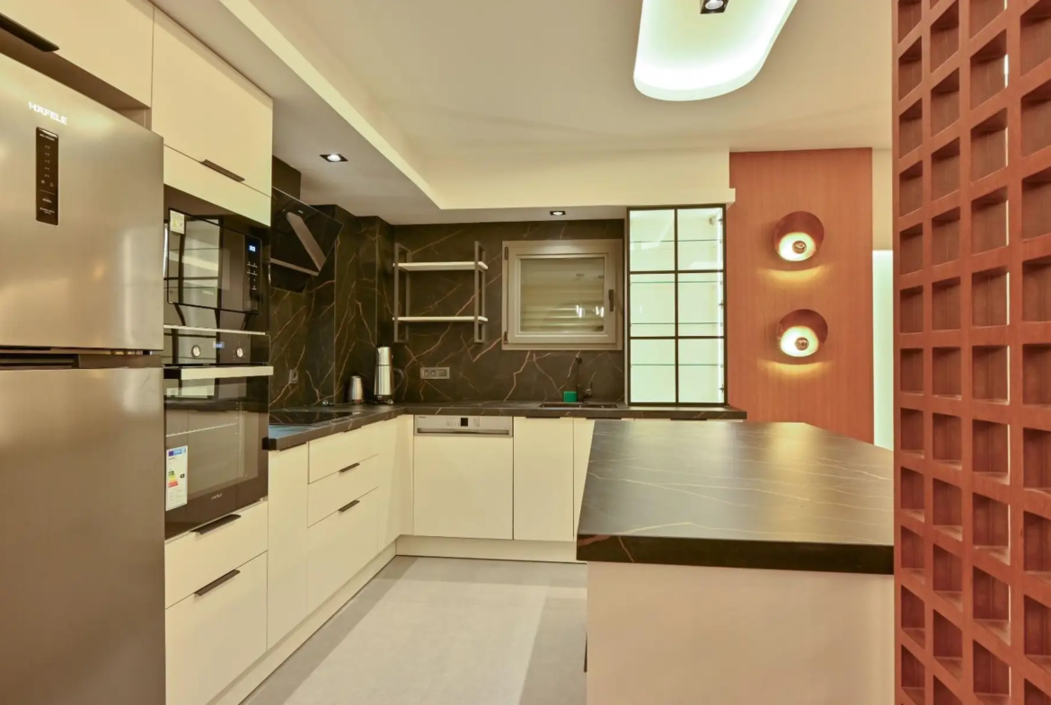 Müstakil Havuzlu ve Yerden Isıtmalı, 5 Yatak Odalı Lüks Müstakil Villa