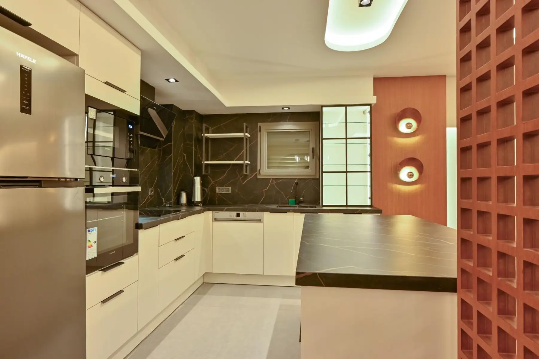 Müstakil Havuzlu ve Yerden Isıtmalı, 5 Yatak Odalı Lüks Müstakil Villa