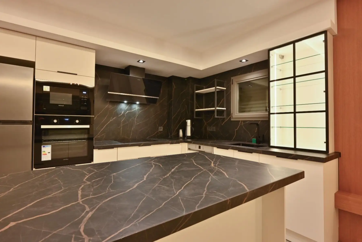 Müstakil Havuzlu ve Yerden Isıtmalı, 5 Yatak Odalı Lüks Müstakil Villa