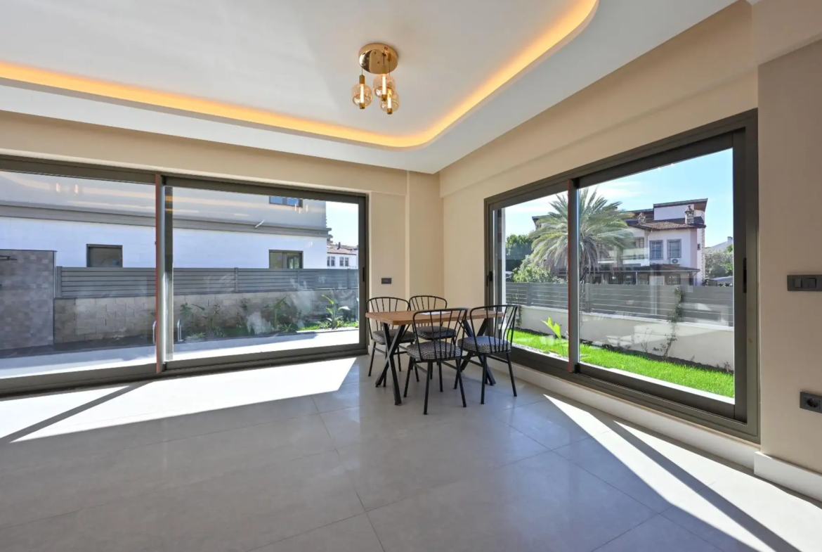 Müstakil Havuzlu ve Yerden Isıtmalı, 5 Yatak Odalı Lüks Müstakil Villa