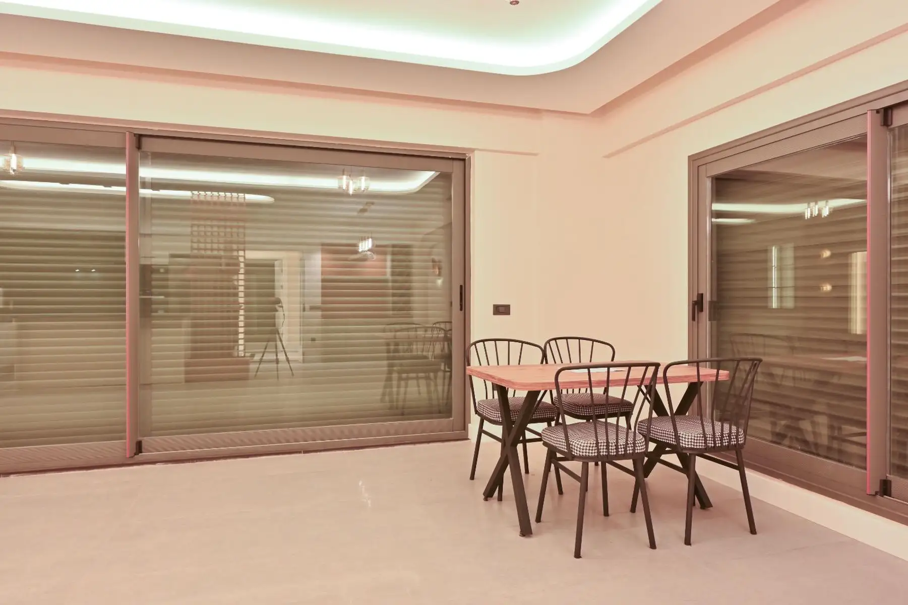 Müstakil Havuzlu ve Yerden Isıtmalı, 5 Yatak Odalı Lüks Müstakil Villa