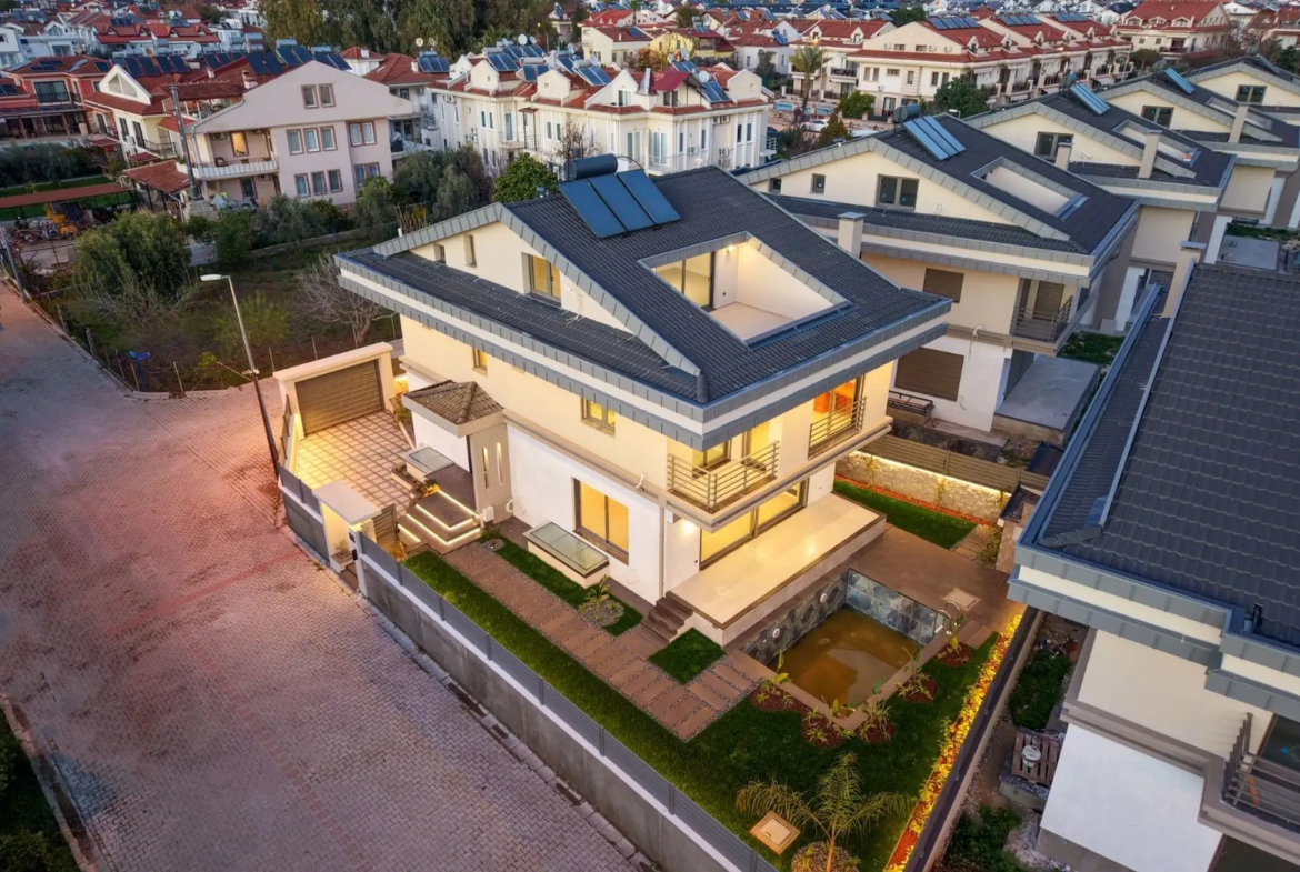 Müstakil Havuzlu ve Yerden Isıtmalı, 5 Yatak Odalı Lüks Müstakil Villa