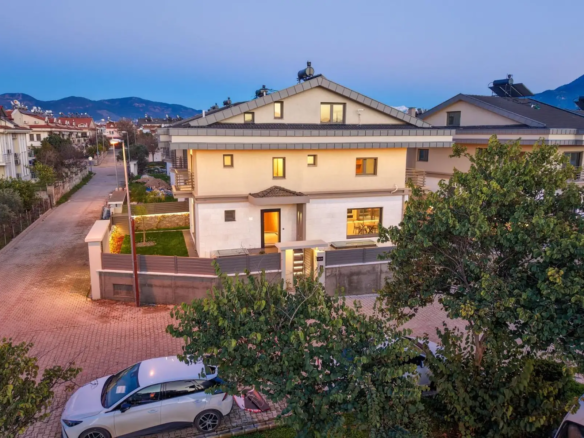 Müstakil Havuzlu ve Yerden Isıtmalı, 5 Yatak Odalı Lüks Müstakil Villa