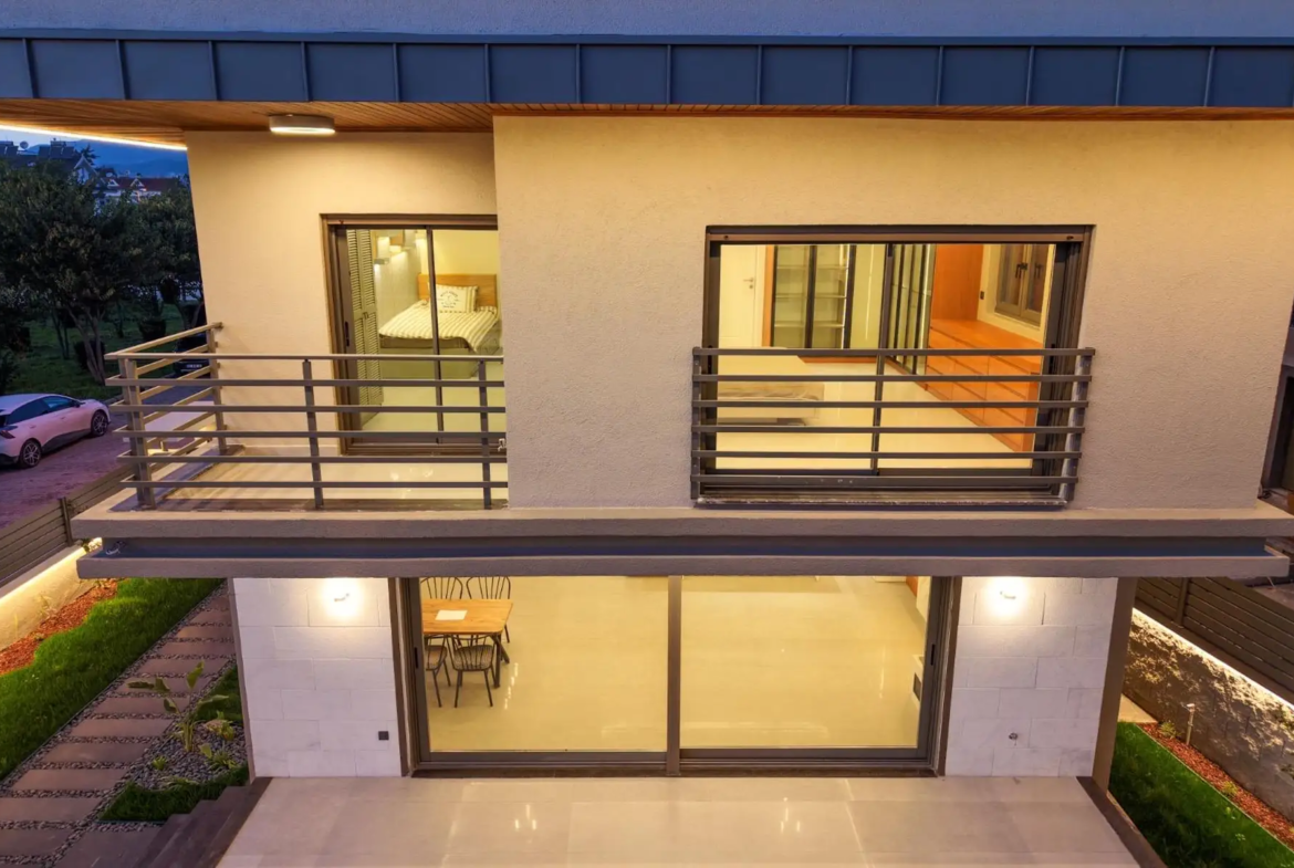 Müstakil Havuzlu ve Yerden Isıtmalı, 5 Yatak Odalı Lüks Müstakil Villa