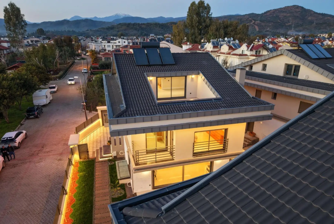 Müstakil Havuzlu ve Yerden Isıtmalı, 5 Yatak Odalı Lüks Müstakil Villa