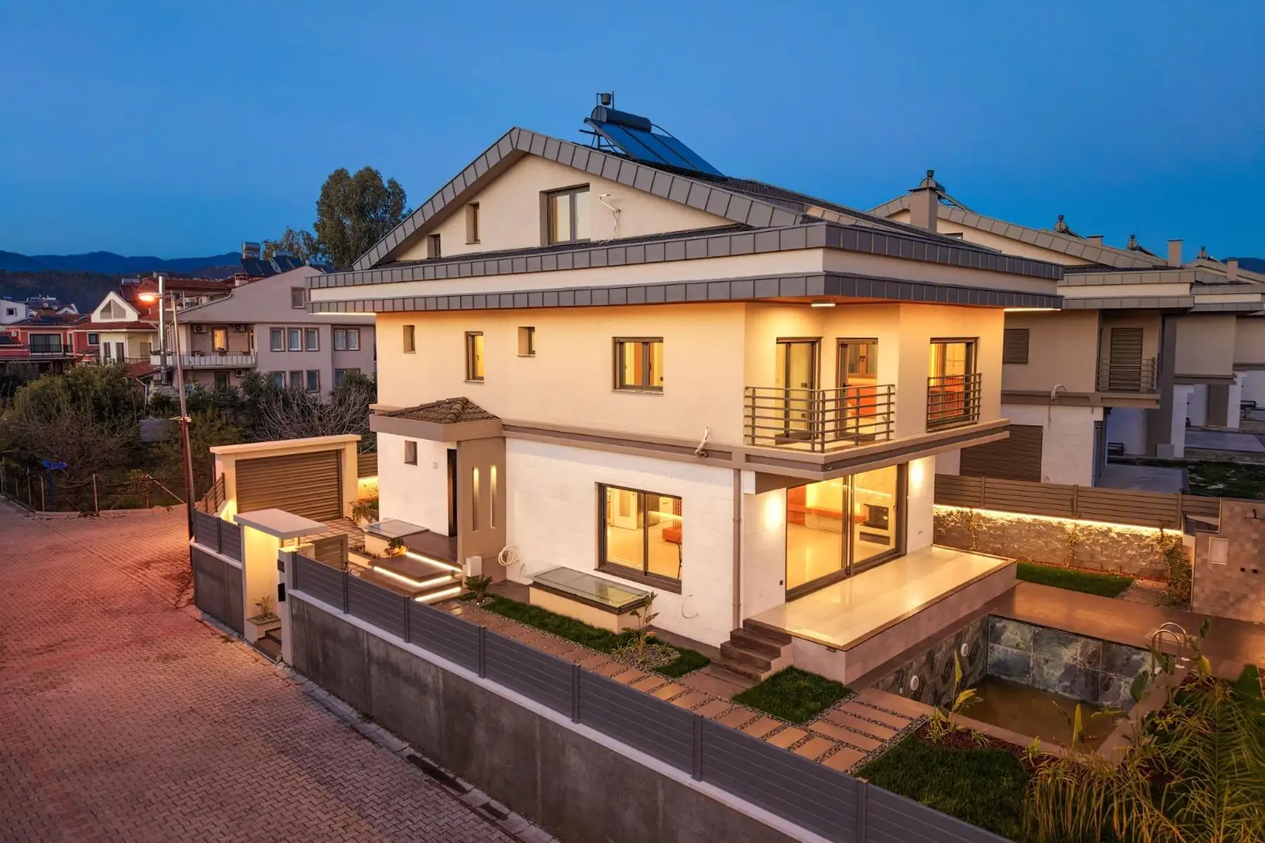 Müstakil Havuzlu ve Yerden Isıtmalı, 5 Yatak Odalı Lüks Müstakil Villa