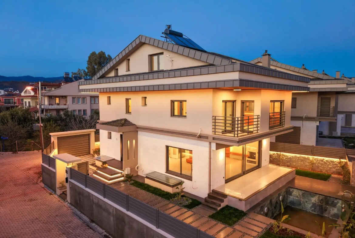Müstakil Havuzlu ve Yerden Isıtmalı, 5 Yatak Odalı Lüks Müstakil Villa