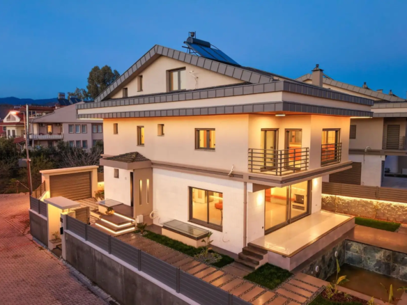 Müstakil Havuzlu ve Yerden Isıtmalı, 5 Yatak Odalı Lüks Müstakil Villa