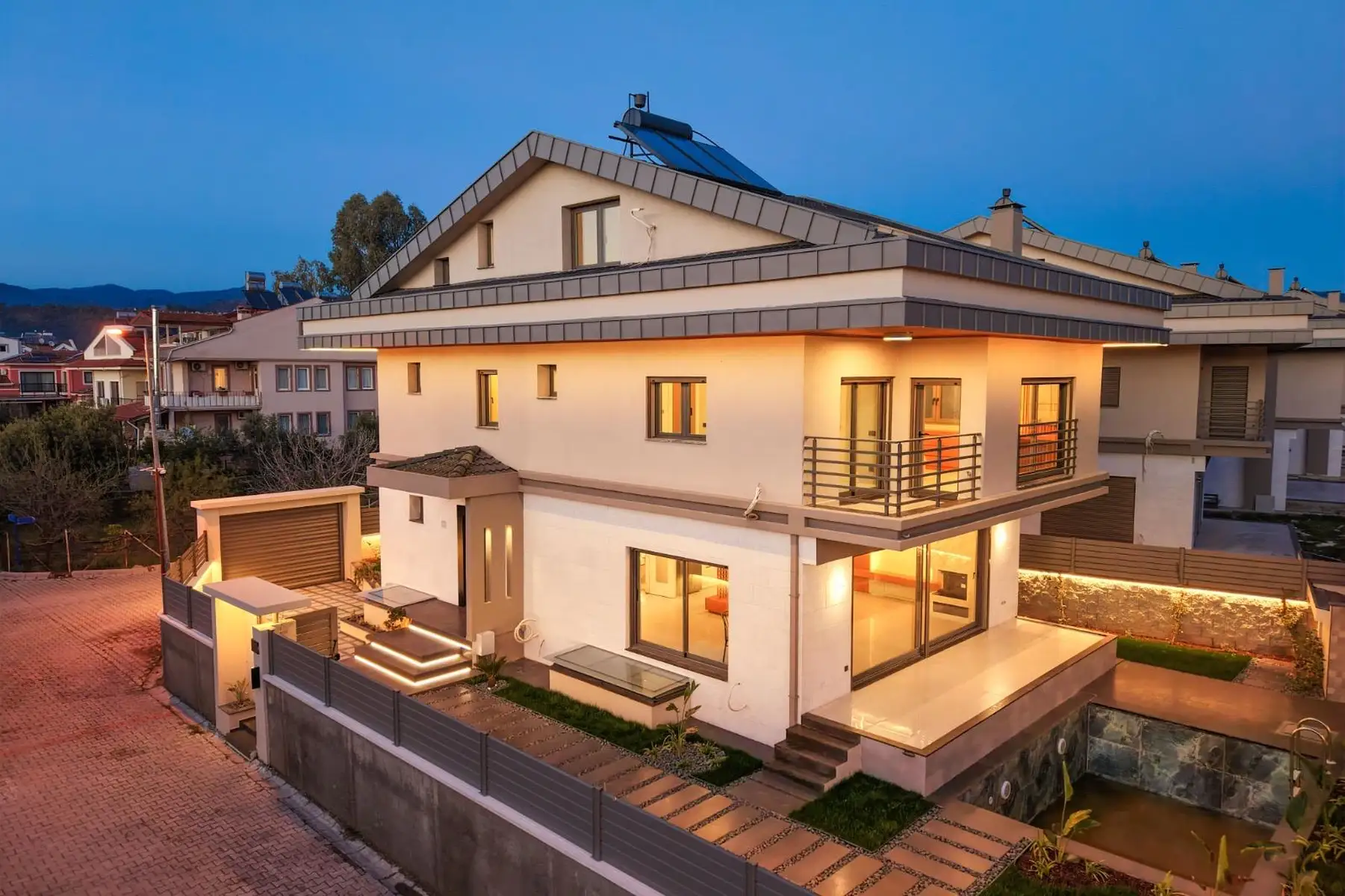 Müstakil Havuzlu ve Yerden Isıtmalı, 5 Yatak Odalı Lüks Müstakil Villa
