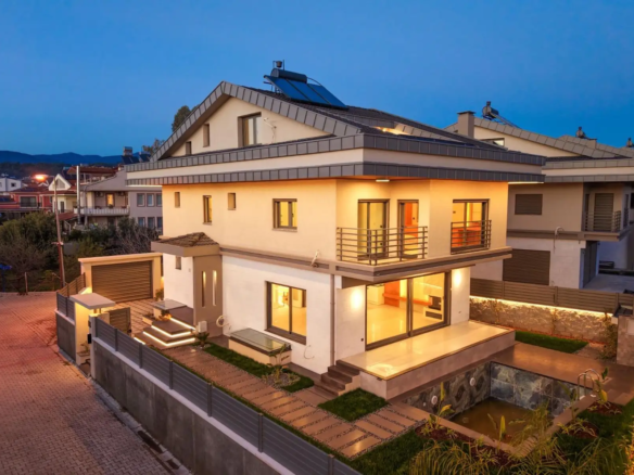 Müstakil Havuzlu ve Yerden Isıtmalı, 5 Yatak Odalı Lüks Müstakil Villa