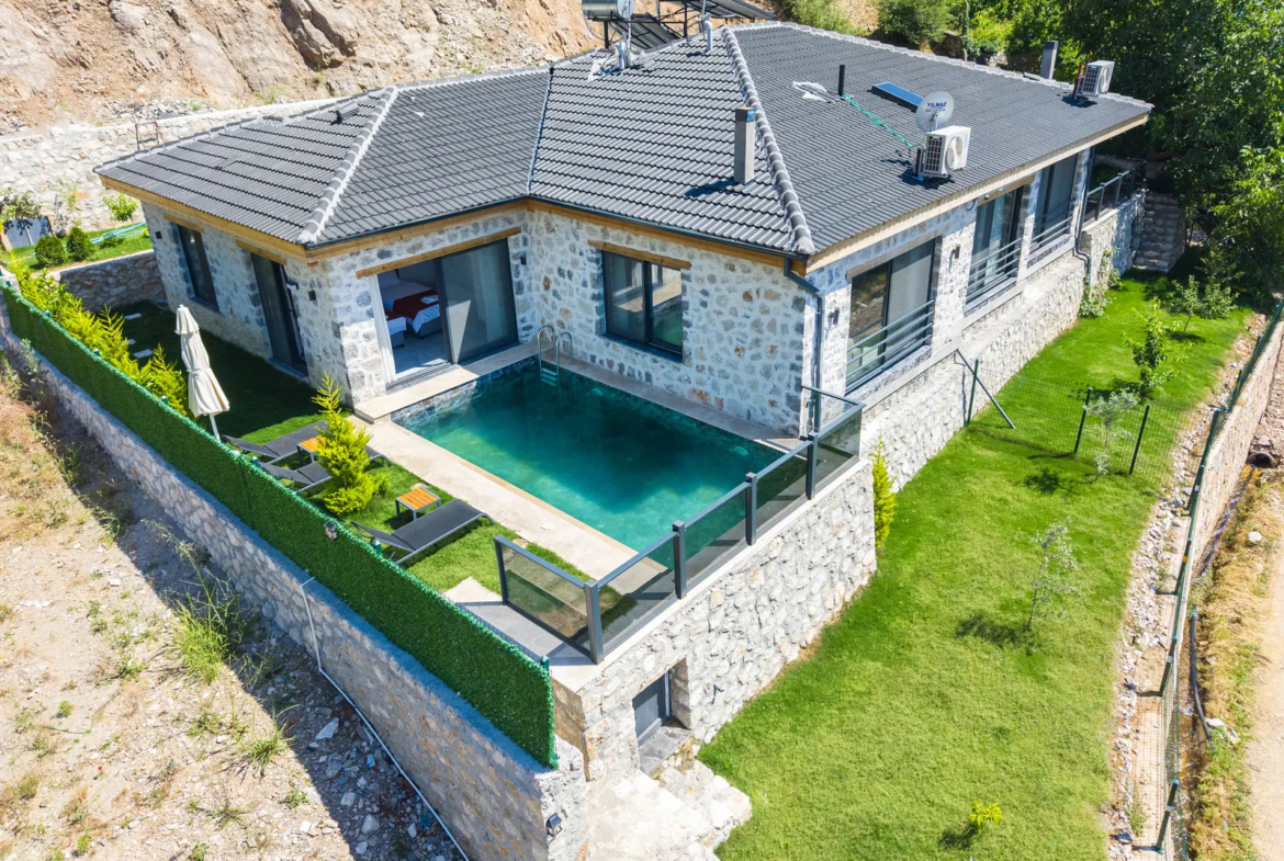 Fethiye Nif’te Müstakil Havuzlu Bahçeli Villa