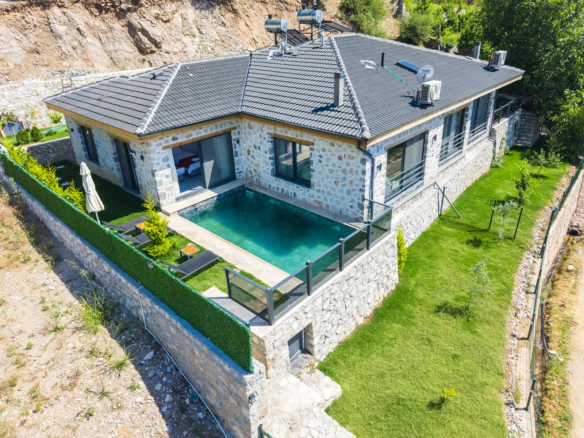 Fethiye Nif’te Müstakil Havuzlu Bahçeli Villa
