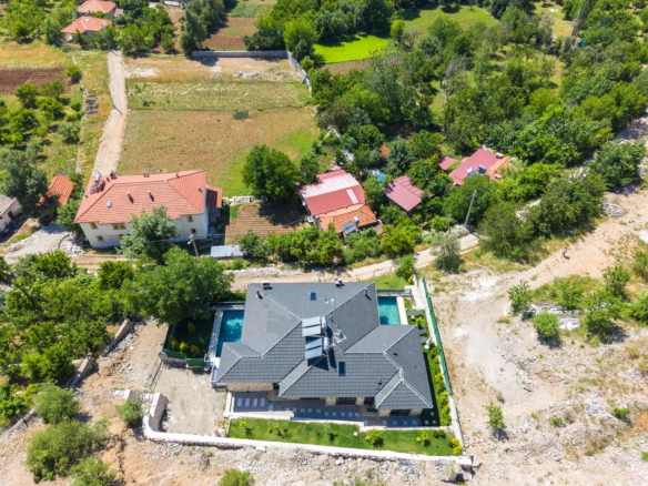Fethiye Nif’te Müstakil Havuzlu Bahçeli Villa