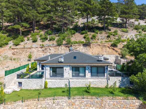 Fethiye Nif’te Müstakil Havuzlu Bahçeli Villa