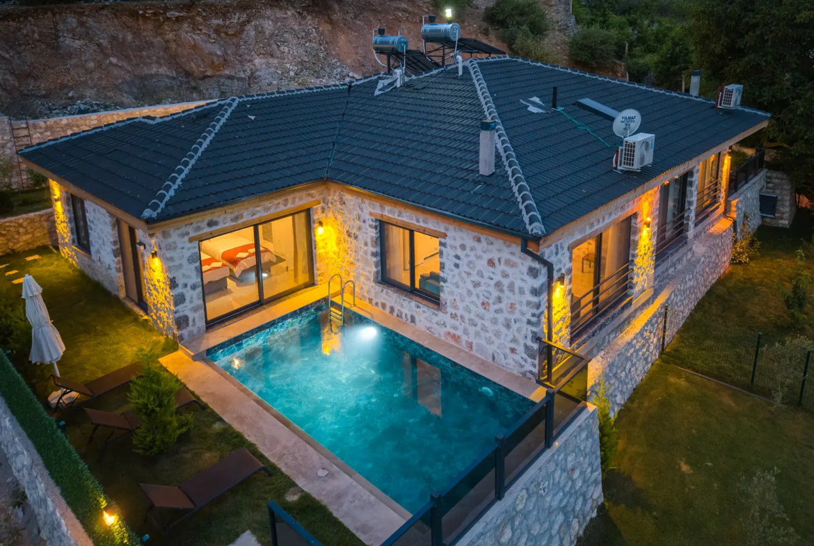 Fethiye Nif’te Müstakil Havuzlu Bahçeli Villa