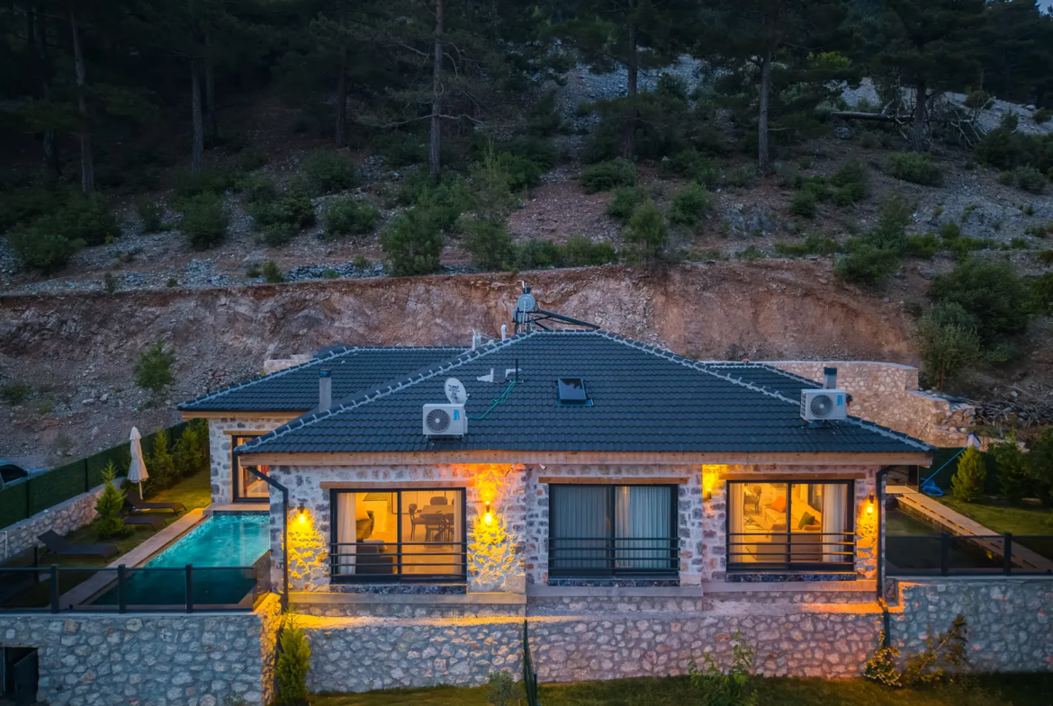Fethiye Nif’te Müstakil Havuzlu Bahçeli Villa