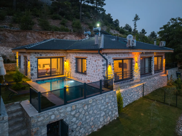 Fethiye Nif’te Müstakil Havuzlu Bahçeli Villa
