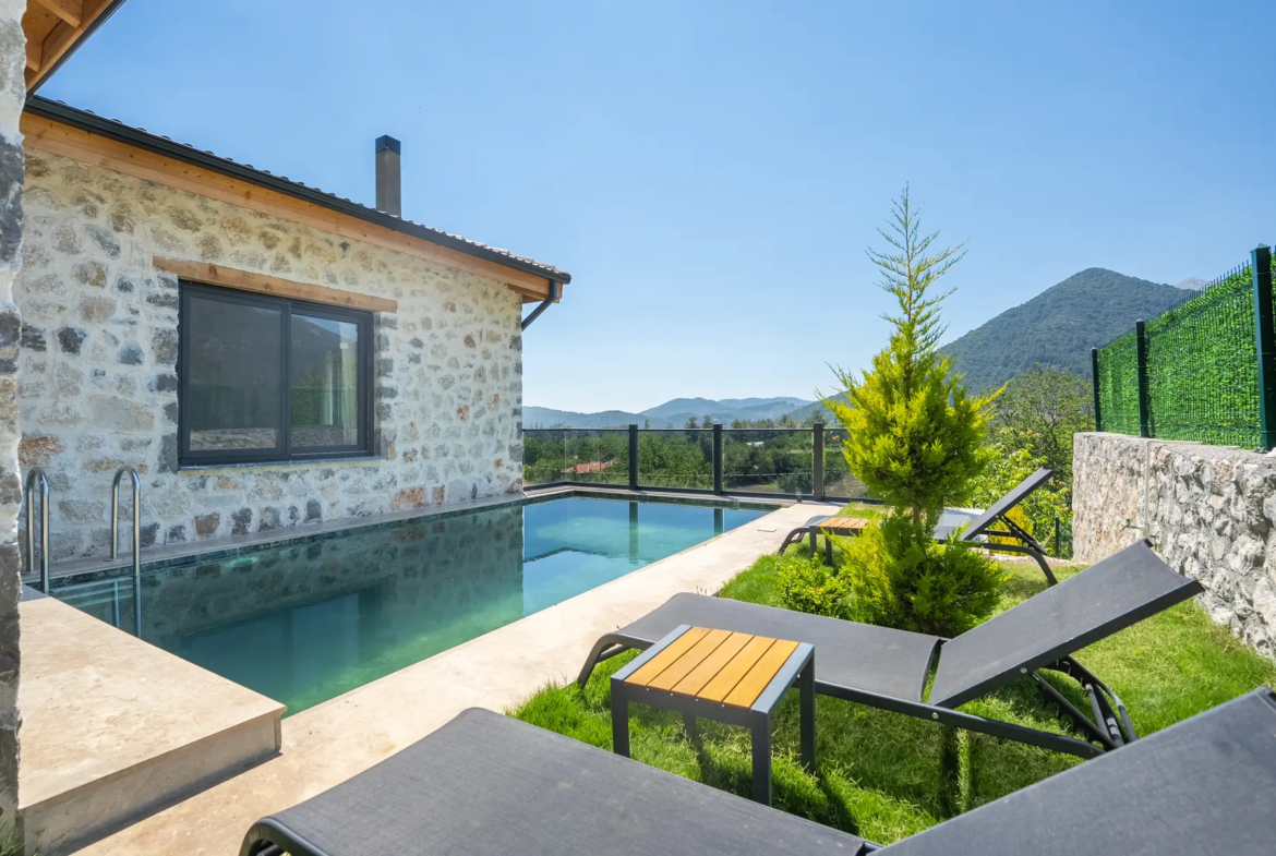 Fethiye Nif’te Müstakil Havuzlu Bahçeli Villa