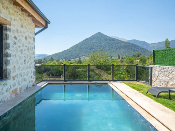 Fethiye Nif’te Müstakil Havuzlu Bahçeli Villa