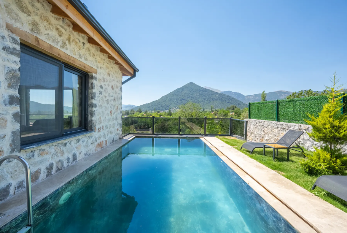 Fethiye Nif’te Müstakil Havuzlu Bahçeli Villa