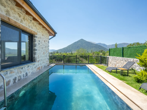 Fethiye Nif’te Müstakil Havuzlu Bahçeli Villa