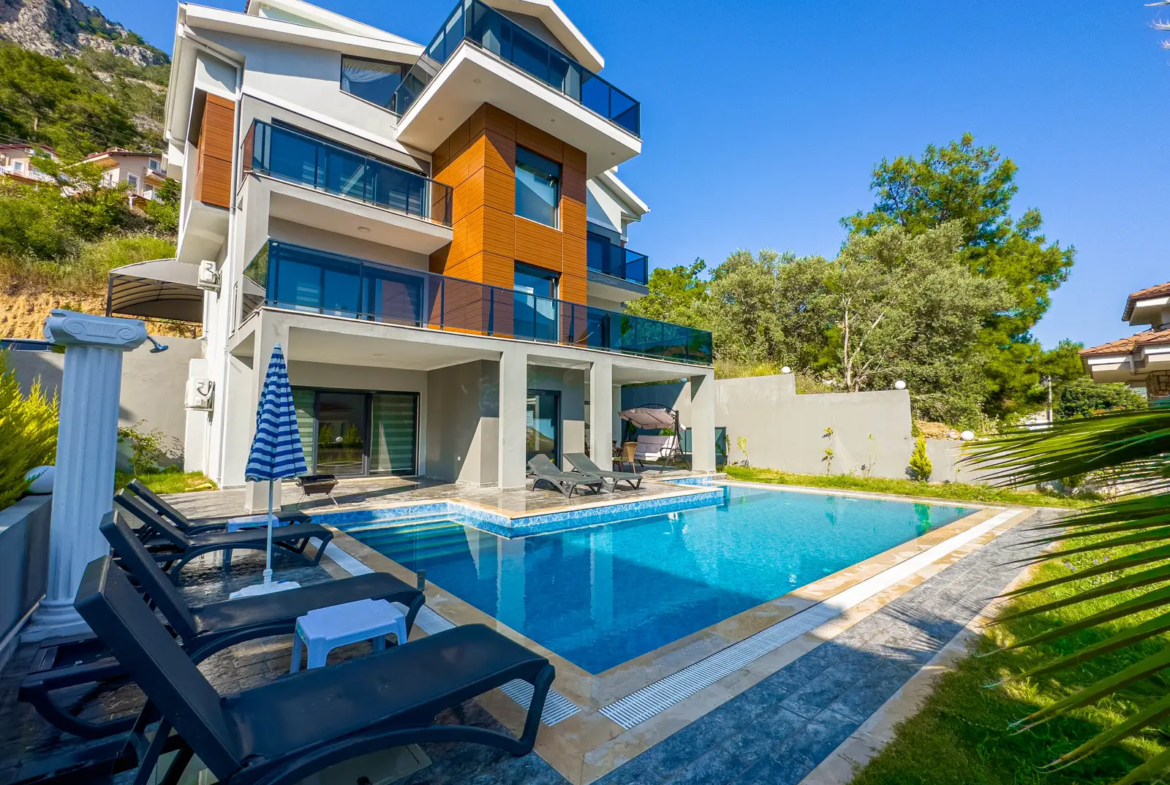 Göcek’te Deniz ve Orman Manzaralı, Özel Havuzlu 4+1 Müstakil Lüks Villalar