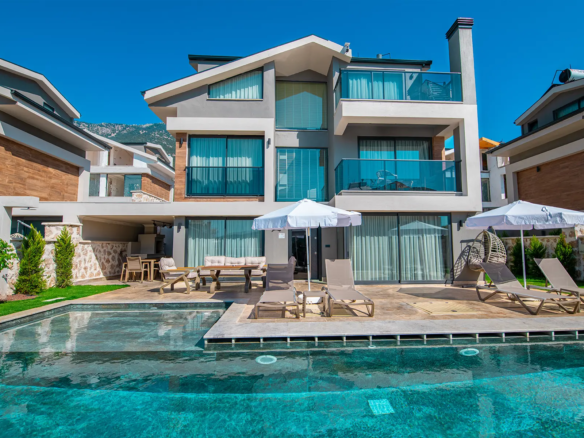Fethiye’de Tam Eşyalı, Özel Havuzlu, Hamam & Saunalı Ultra Lüks Villa 
