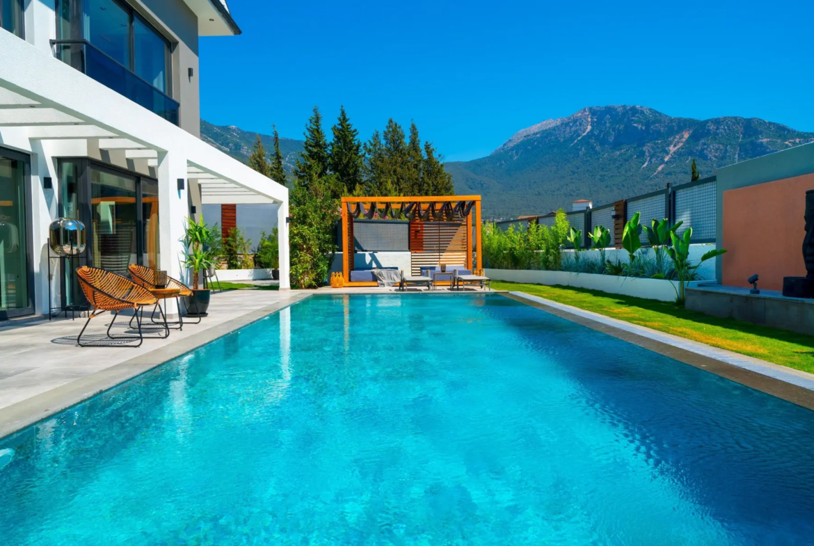 Ölüdeniz Ovacık’ta 737 m² Arsa İçinde, Kapalı Isıtmalı Havuzlu, Saunalı ve Jakuzili 4+1 Ultra Lüks Müstakil Villa