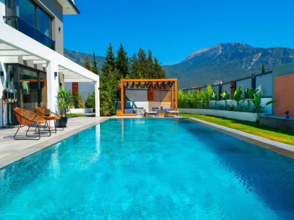 Ölüdeniz Ovacık’ta 737 m² Arsa İçinde, Kapalı Isıtmalı Havuzlu, Saunalı ve Jakuzili 4+1 Ultra Lüks Müstakil Villa