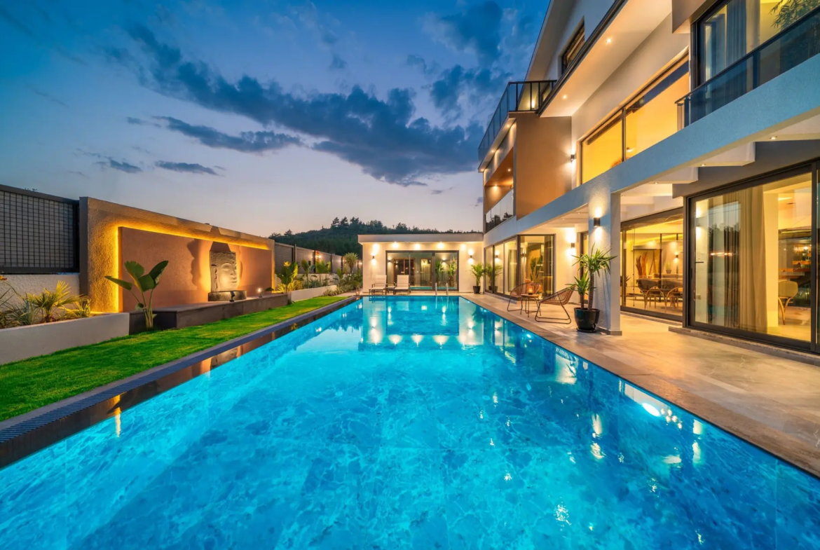 Ölüdeniz Ovacık’ta 737 m² Arsa İçinde, Kapalı Isıtmalı Havuzlu, Saunalı ve Jakuzili 4+1 Ultra Lüks Müstakil Villa