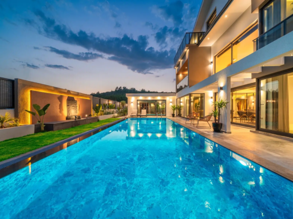 Ölüdeniz Ovacık’ta 737 m² Arsa İçinde, Kapalı Isıtmalı Havuzlu, Saunalı ve Jakuzili 4+1 Ultra Lüks Müstakil Villa