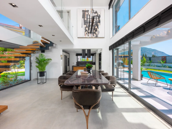 Ölüdeniz Ovacık’ta 737 m² Arsa İçinde, Kapalı Isıtmalı Havuzlu, Saunalı ve Jakuzili 4+1 Ultra Lüks Müstakil Villa