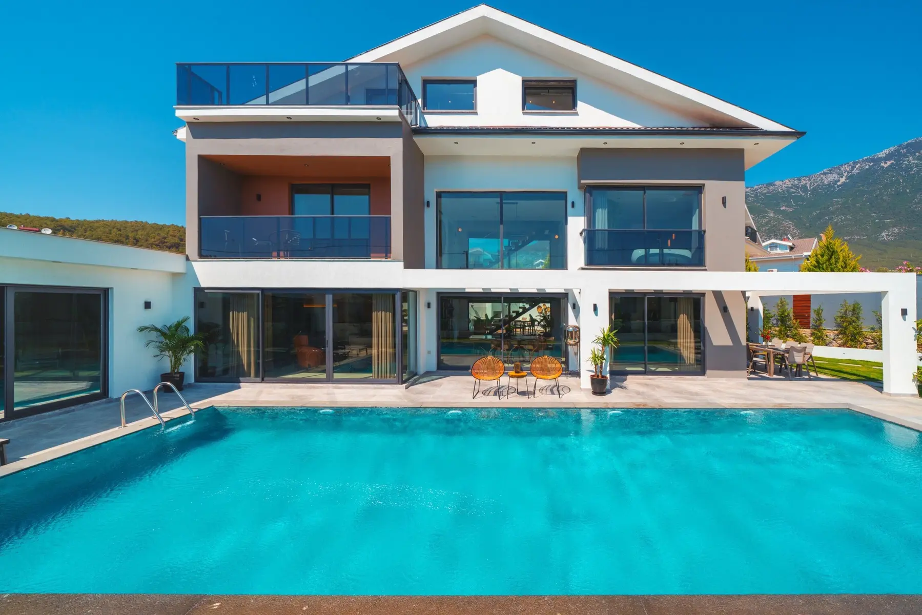 Ölüdeniz Ovacık’ta 737 m² Arsa İçinde, Kapalı Isıtmalı Havuzlu, Saunalı ve Jakuzili 4+1 Ultra Lüks Müstakil Villa