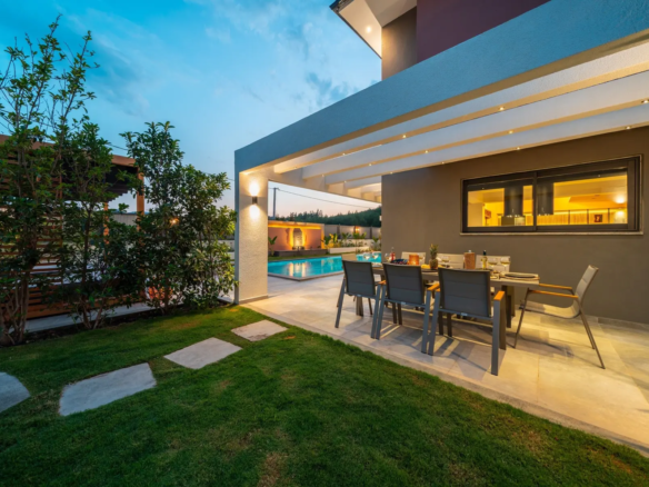 Ölüdeniz Ovacık’ta 737 m² Arsa İçinde, Kapalı Isıtmalı Havuzlu, Saunalı ve Jakuzili 4+1 Ultra Lüks Müstakil Villa